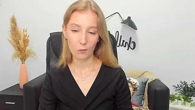 LolaWilsons online show from March 2025 12:09:01 PM