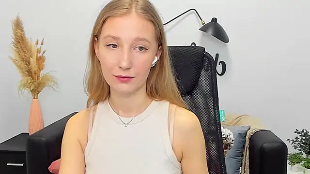 LolaWilsons online show from March 2025 09:20:02 AM