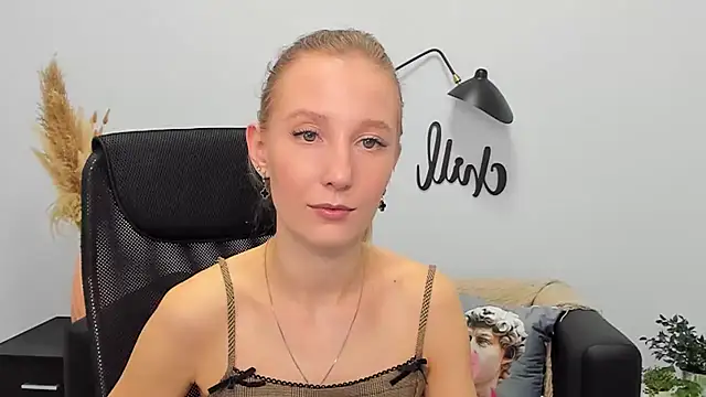 LolaWilsons online show from March 2025 12:28:01 PM