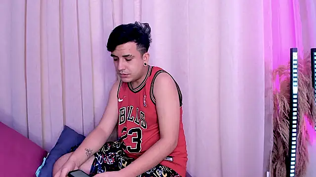 Snapshot of SlimLoves chatting on March 2026 05:09:02 AM SlimLoves online show from March 2026 05:09:02 AM