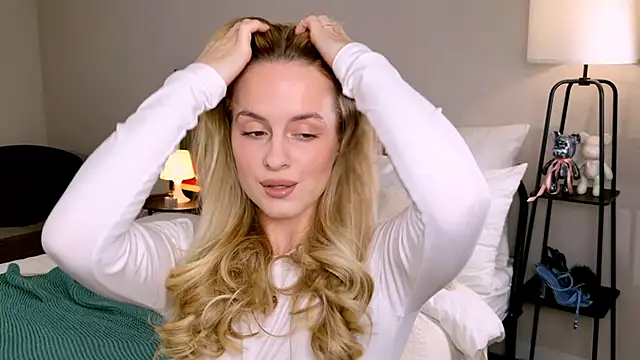 RozzitaBedberry online show from October 2025 01:22:01 PM