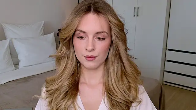 RozzitaBedberry online show from February 2026 01:20:02 PM