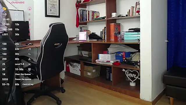 LiaTaylorr online show from September 2025 12:09:02 PM