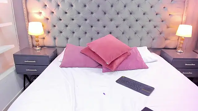 SamantaG online show from February 2025 01:11:02 PM