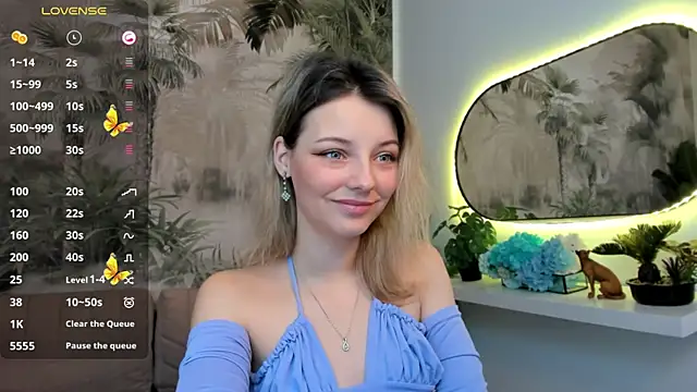 Snapshot of pretty_little_thing chatting on January 2025 11:49:02 PM pretty little thing online show from January 2025 11:49:02 PM