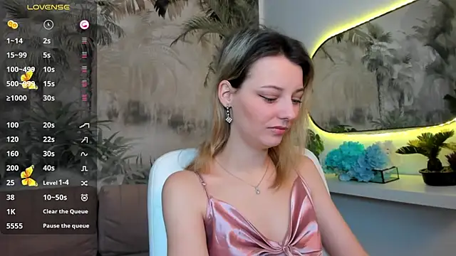 Snapshot of pretty_little_thing chatting on January 2025 12:58:01 PM pretty little thing online show from January 2025 12:58:01 PM