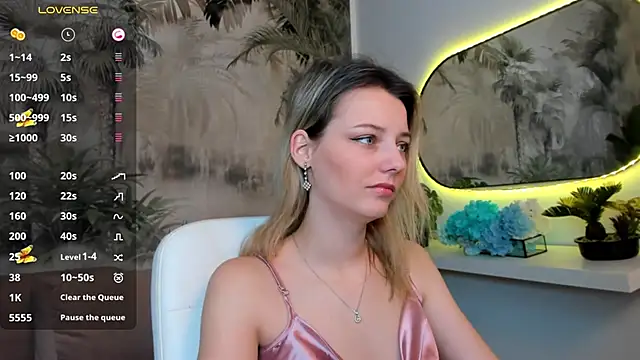 Snapshot of pretty_little_thing chatting on January 2025 04:21:02 PM pretty little thing online show from January 2025 04:21:02 PM