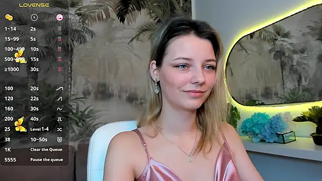 Snapshot of pretty_little_thing chatting on January 2025 07:23:01 PM pretty little thing online show from January 2025 07:23:01 PM