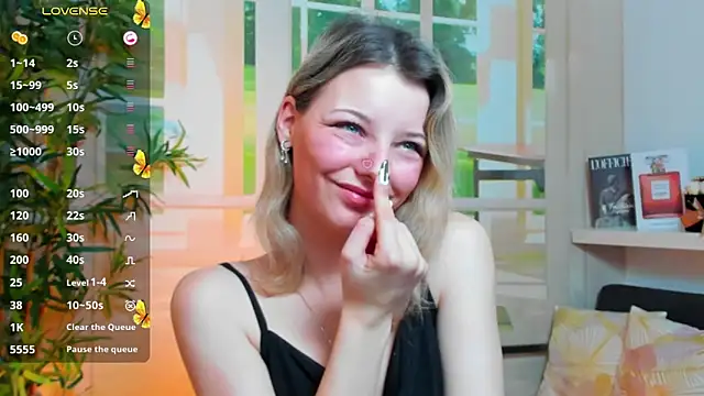 Snapshot of pretty_little_thing chatting on January 2025 03:04:02 PM pretty little thing online show from January 2025 03:04:02 PM