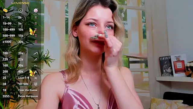 Snapshot of pretty_little_thing chatting on January 2025 02:38:02 AM pretty little thing online show from January 2025 02:38:02 AM