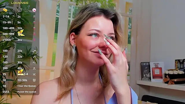 Snapshot of pretty_little_thing chatting on January 2025 03:44:01 PM pretty little thing online show from January 2025 03:44:01 PM