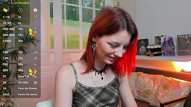 Snapshot of pretty_little_thing chatting on February 2025 01:53:01 AM pretty little thing online show from February 2025 01:53:01 AM