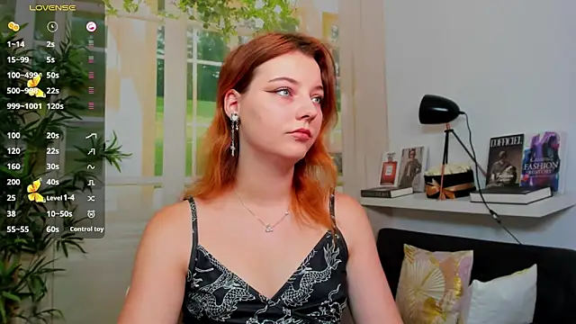 Snapshot of pretty_little_thing chatting on September 2025 12:05:02 PM pretty little thing online show from September 2025 12:05:02 PM