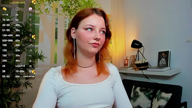 Snapshot of pretty_little_thing chatting on October 2025 05:33:02 PM pretty little thing online show from October 2025 05:33:02 PM