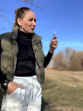 Snapshot of Crazy-Rosa chatting on November 2025 07:52:02 AM Crazy-Rosa online show from November 2025 07:52:02 AM