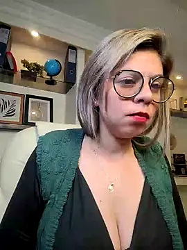 Snapshot of Cata_Office-12 chatting on December 2024 06:12:02 PM Cata Office-12 online show from December 2024 06:12:02 PM