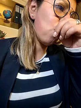 Snapshot of Cata_Office-12 chatting on January 2025 04:43:01 PM Cata Office-12 online show from January 2025 04:43:01 PM