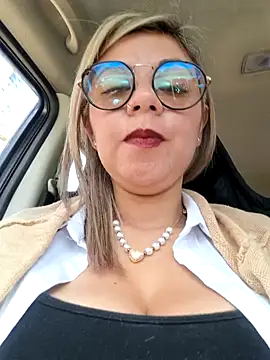 Snapshot of Cata_Office-12 chatting on January 2025 05:06:01 PM Cata Office-12 online show from January 2025 05:06:01 PM