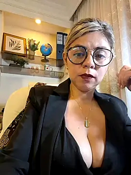 Snapshot of Cata_Office-12 chatting on January 2025 05:04:02 PM Cata Office-12 online show from January 2025 05:04:02 PM