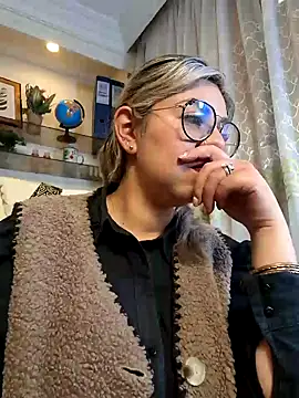 Snapshot of Cata_Office-12 chatting on January 2025 02:15:01 PM Cata Office-12 online show from January 2025 02:15:01 PM