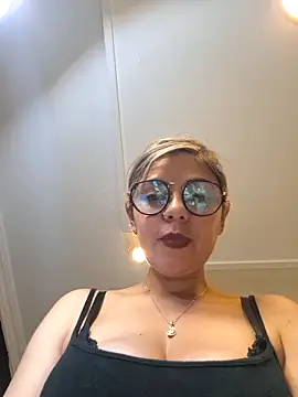 Snapshot of Cata_Office-12 chatting on February 2025 11:15:01 PM Cata Office-12 online show from February 2025 11:15:01 PM