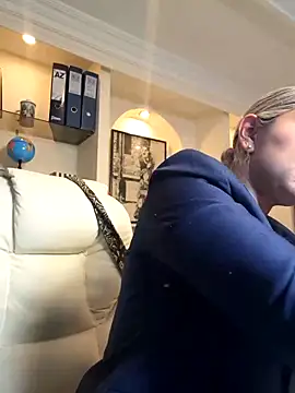 Snapshot of Cata_Office-12 chatting on February 2025 04:20:01 PM Cata Office-12 online show from February 2025 04:20:01 PM