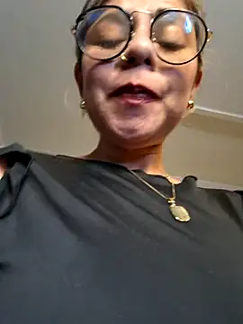 Snapshot of Cata_Office-12 chatting on March 2025 06:01:02 PM Cata Office-12 online show from March 2025 06:01:02 PM