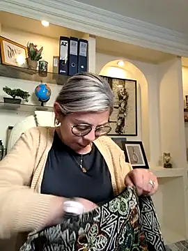 Snapshot of Cata_Office-12 chatting on March 2025 04:09:02 PM Cata Office-12 online show from March 2025 04:09:02 PM