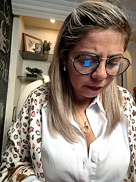 Snapshot of Cata_Office-12 chatting on March 2025 04:02:01 PM Cata Office-12 online show from March 2025 04:02:01 PM