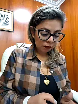 Snapshot of Cata_Office-12 chatting on September 2025 03:37:01 PM Cata Office-12 online show from September 2025 03:37:01 PM