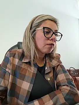 Snapshot of Cata_Office-12 chatting on November 2025 09:04:02 PM Cata Office-12 online show from November 2025 09:04:02 PM