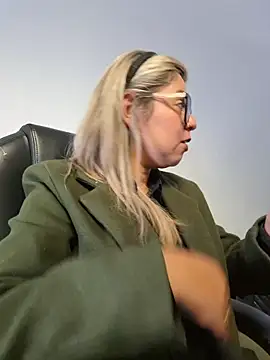 Snapshot of Cata_Office-12 chatting on November 2025 09:14:01 PM Cata Office-12 online show from November 2025 09:14:01 PM