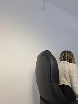 Snapshot of Cata_Office-12 chatting on November 2025 09:14:02 PM Cata Office-12 online show from November 2025 09:14:02 PM