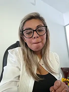 Snapshot of Cata_Office-12 chatting on November 2025 05:00:01 PM Cata Office-12 online show from November 2025 05:00:01 PM