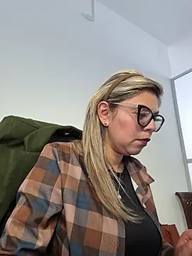 Snapshot of Cata_Office-12 chatting on November 2025 08:07:02 PM Cata Office-12 online show from November 2025 08:07:02 PM