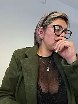 Snapshot of Cata_Office-12 chatting on November 2025 08:52:02 PM Cata Office-12 online show from November 2025 08:52:02 PM