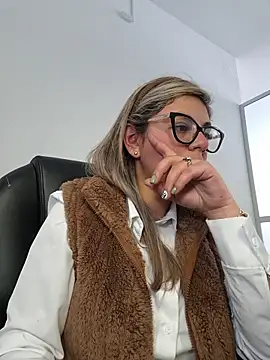 Snapshot of Cata_Office-12 chatting on November 2025 04:20:01 PM Cata Office-12 online show from November 2025 04:20:01 PM