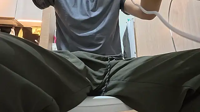 Snapshot of YunheLEE chatting on January 2026 01:05:01 PM YunheLEE online show from January 2026 01:05:01 PM