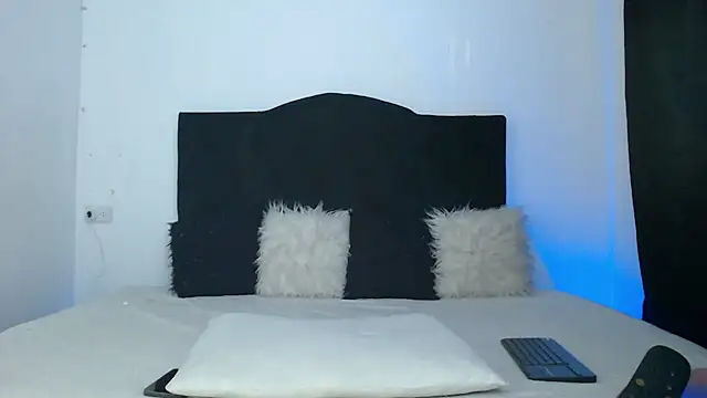 Jennifer Louisee online show from February 2025 04:44:02 AM