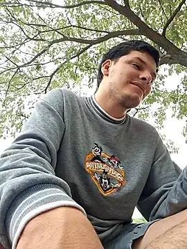 Snapshot of _Ottis_ chatting on March 2026 06:45:02 PM Ottis online show from March 2026 06:45:02 PM