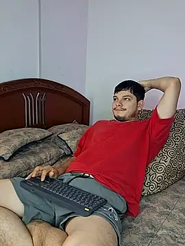 Snapshot of _Ottis_ chatting on April 2026 08:17:01 PM Ottis online show from April 2026 08:17:01 PM