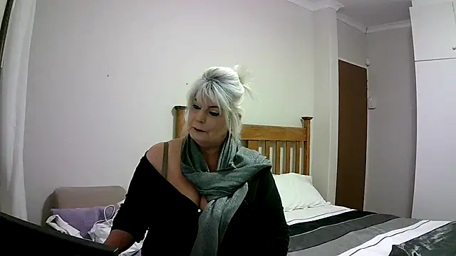 Miahotmilf online show from December 2024 09:50:02 PM