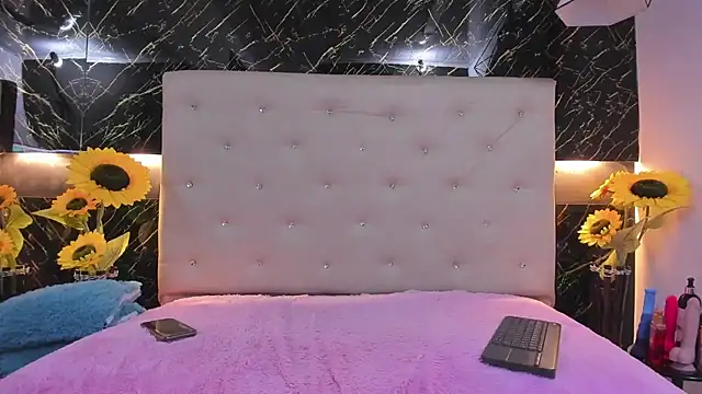 Alexa Smith   online show from February 2025 07:23:01 AM