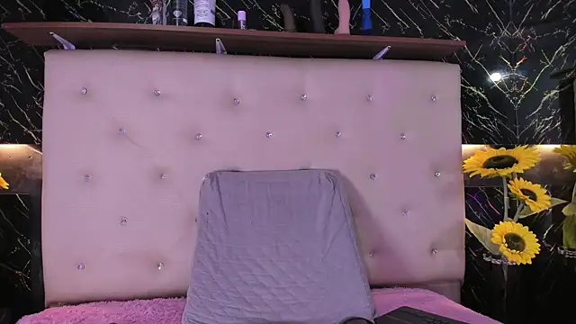 Alexa Smith   online show from October 2025 07:28:01 AM