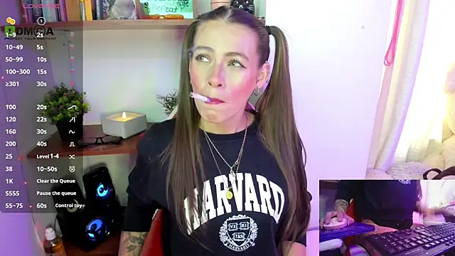 sweetlittlelisa online show from November 2025 07:12:02 PM