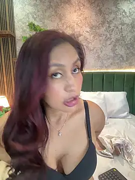 Snapshot of MonicaMoret chatting on May 2026 12:35:01 PM MonicaMoret online show from May 2026 12:35:01 PM