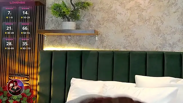 MonicaMoret online show from July 2026 12:33:02 PM