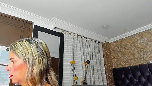 stella xue online show from March 2025 08:00:01 PM