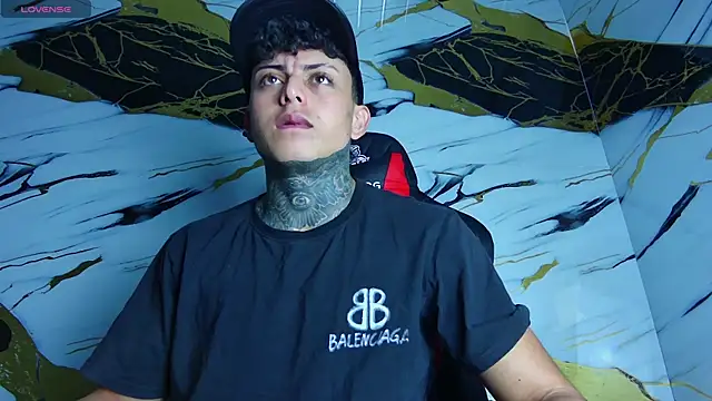 Kevin22 222 online show from February 2025 12:32:01 AM