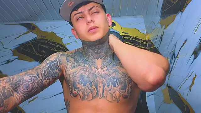 Kevin22 222 online show from December 2025 04:44:02 AM